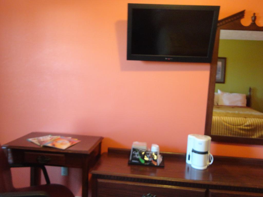 Royal Inn & Suites ทูนิคา ภายนอก รูปภาพ